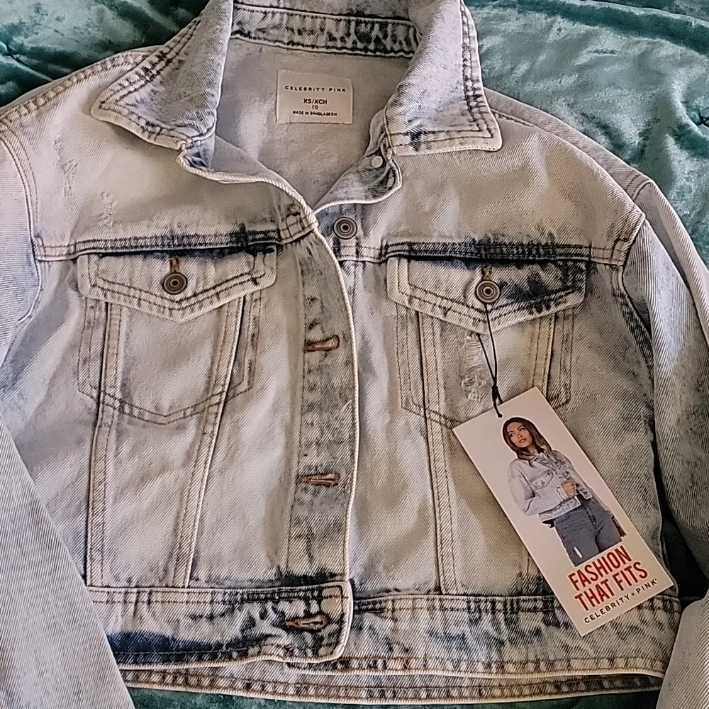 Cropped Jean Jacket - Picture 2 of 3